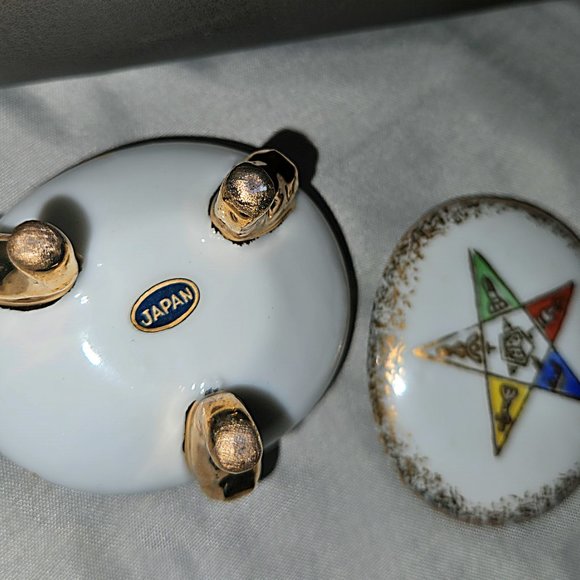 Vintage Eastern Star Footed Mini Trinket Box ~ Made in Japan ~ 1.5" X 2" - Picture 6 of 6